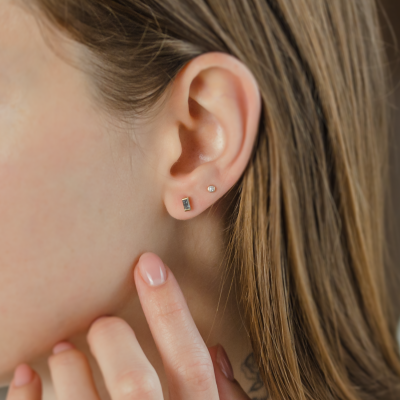 Minimalist earrings with baguette salt and pepper diamonds LOFI