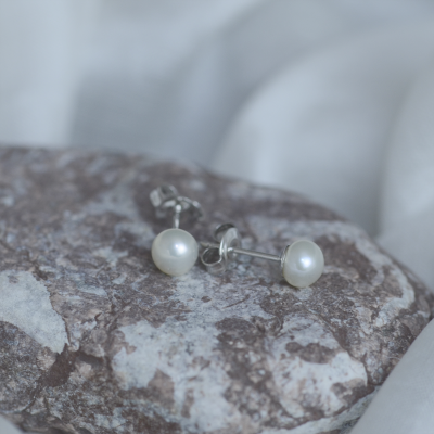 Stud pearl earrings QIANA
