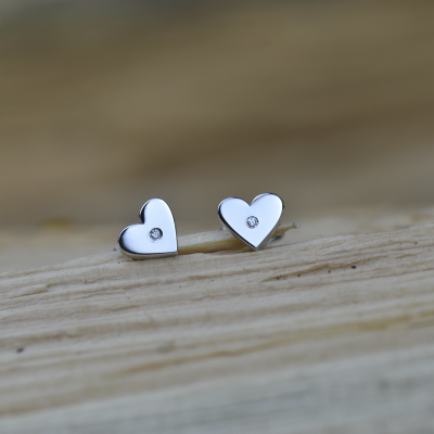 RACHEL Silver earrings with a diamond
