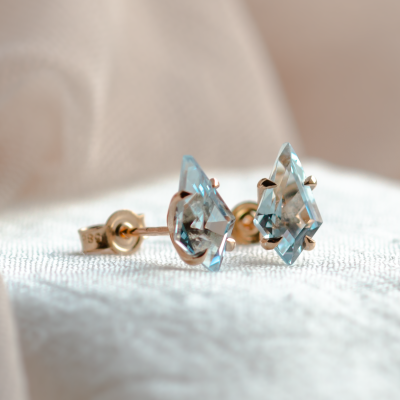 Gold earrings with aquamarines in kite shape RIAN