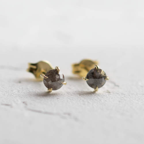 Minimalistické náušnice se salt and pepper diamanty SUZETTE