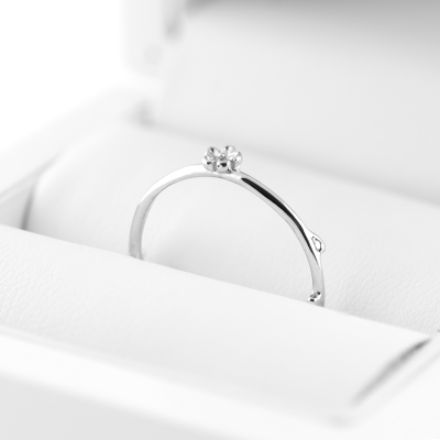 Stříbrný prsten ve tvaru sedmikrásky FLOWE