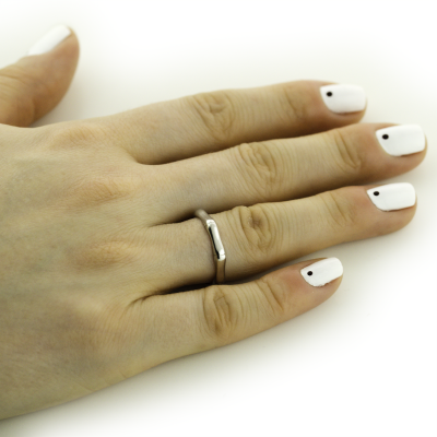 Minimalistický stříbrný prsten s netradičním designem KVAL