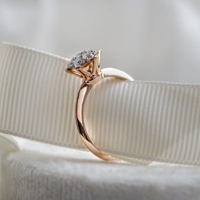 Elegant ring with pavé moissanites AUDREY