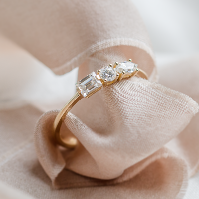 Gold ring with three moissanites AVERY