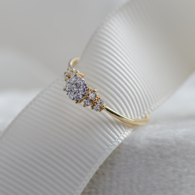 Pavé engagement ring with moissanites BOWIE