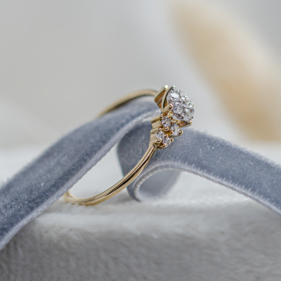 Pavé engagement ring with moissanites BOWIE