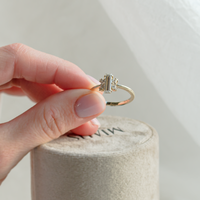 Elegantní zásnubní prsten s moissanity BUTTERFLY