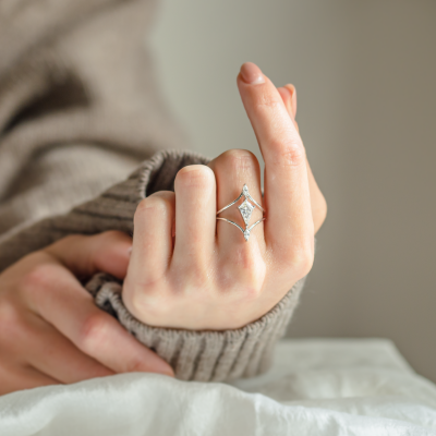 Extravagant split shank ring with moissanites ELOISE