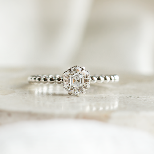 Zásnubní kuličkový prsten s hexagon moissanitem ELSIE