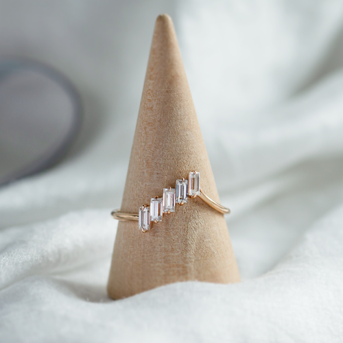 Netradiční zlatý prsten s baguette moissanity FRANCES