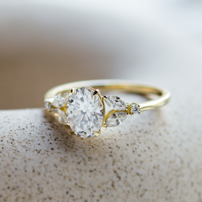 Zlatý vintage prsten s moissanity GEMMA