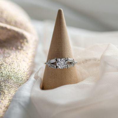 Luxury atypical ring with moissanites GINNY