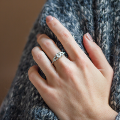 Luxusní atypický prsten s moissanity GINNY