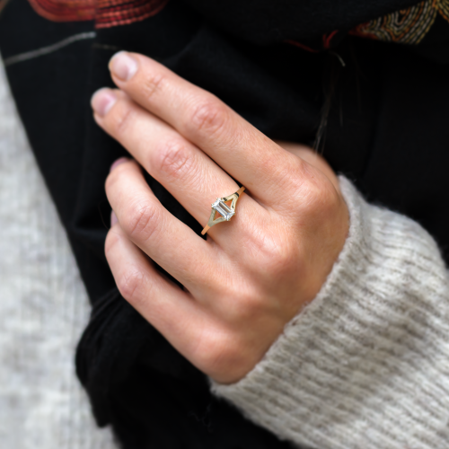 Atypical gold ring with baguette moisanite KEIRA