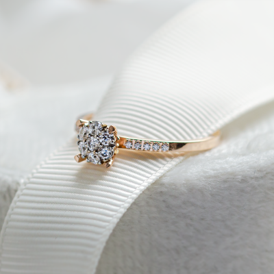 Pavé gold ring with moissanites LOLA