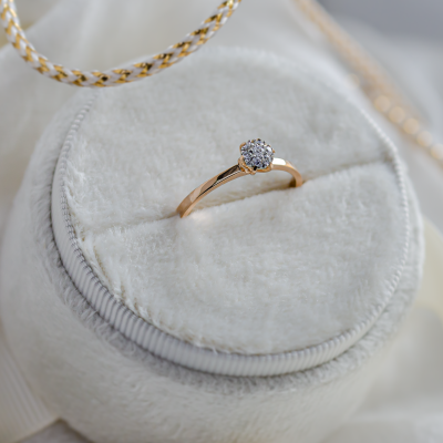 Pavé engagement ring with moissanites LUCY