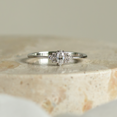 Romantický zásnubní prsten s moissanity MARQUESS