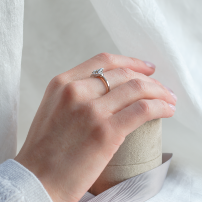 Luxury golg ring with moissanites ROGER