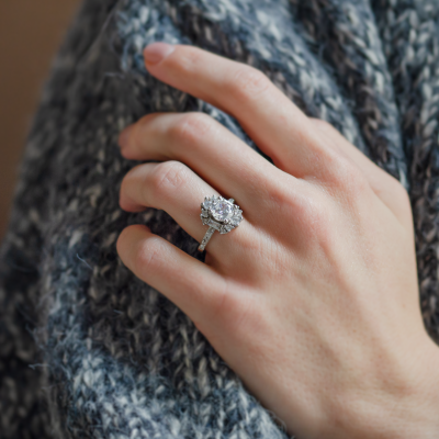 Luxusní zásnubní prsten s moissanity SHINY