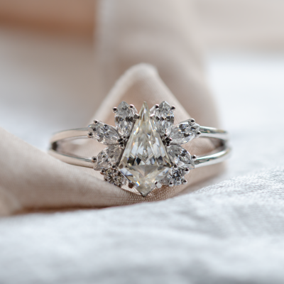 Vintage engagement ring in gold with moissanites THEODORE