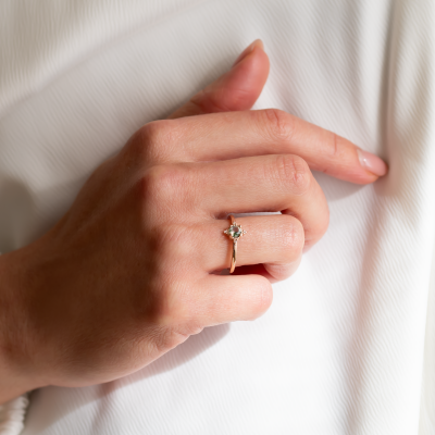 Netradiční zásnubní prsten s mechovým achátem a diamanty ALBA