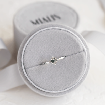 Netradiční zásnubní prsten s mechovým achátem a diamanty ALBA