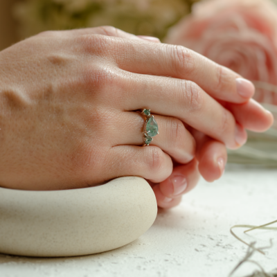 Asymmetrical gold ring with moss agates ARTE