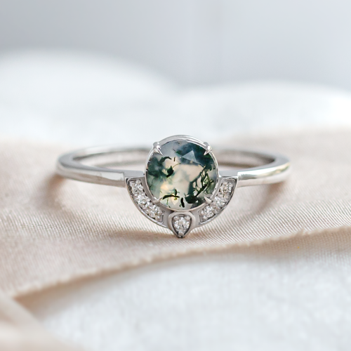 Netradiční zlatý prsten s mechovým achátem a diamanty BILBO