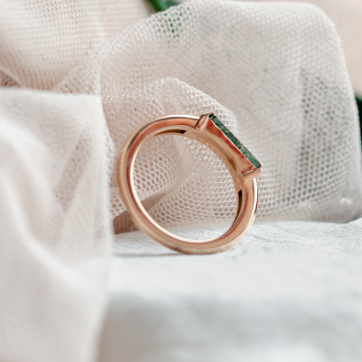 Zlatý prsten s baguette mechovým achátem CATHIA