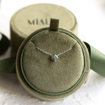 Mechový achát ve zlatém náhrdelníku ELF