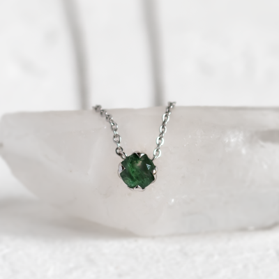 Mechový achát ve zlatém náhrdelníku ELF