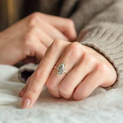 Original engagement ring with moss agate GIANA