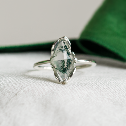 Originální zásnubní prsten s mechovým achátem GIANA