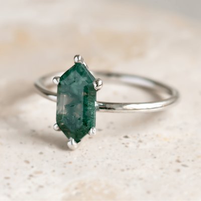 Zlatý prsten s mechovým achátem ve tvaru šestihranu KLERA