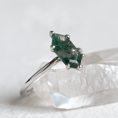 Zlatý prsten s mechovým achátem ve tvaru šestihranu KLERA