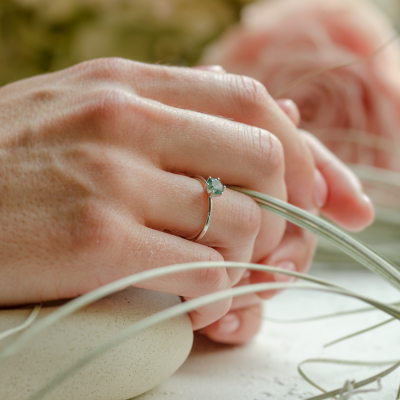 Minimalist engagement ring with moss agate MAGGIE