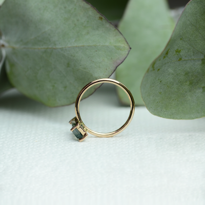 Zlatý minimalistický prsten s mechový achátem MOS