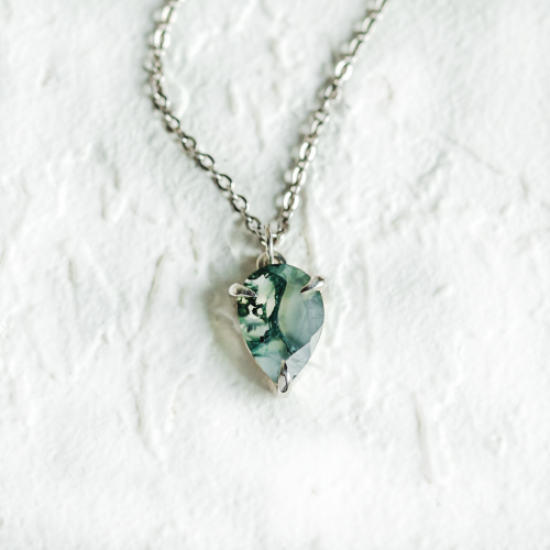 Zlatý náhrdelník s pear mechovým achátem NOLDOR