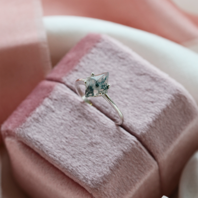 Gold ring with square moss agate OLLY