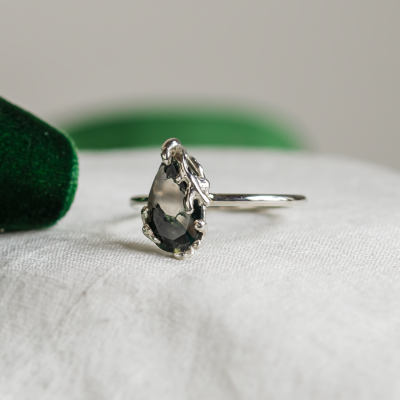 Original engagement ring with moss agate SAGA