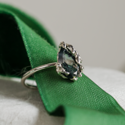 Original engagement ring with moss agate SAGA