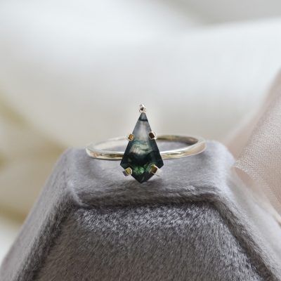 Gold ring with moss agate SAMUNA