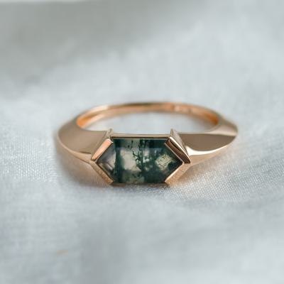 Original east west ring with trendy solid bezel and hexagonal moss agate SEI