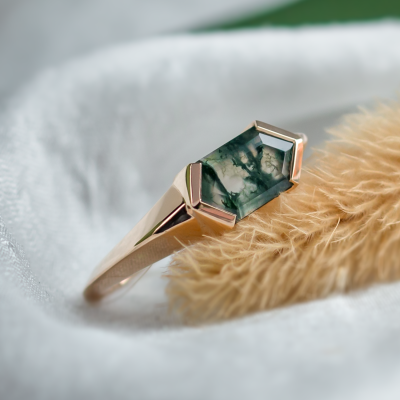 Original east west ring with trendy solid bezel and hexagonal moss agate SEI