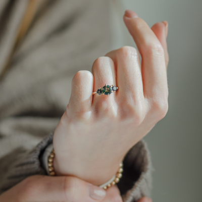 Zlatý prsten s mechovým achátem a modrými topazy SYLT