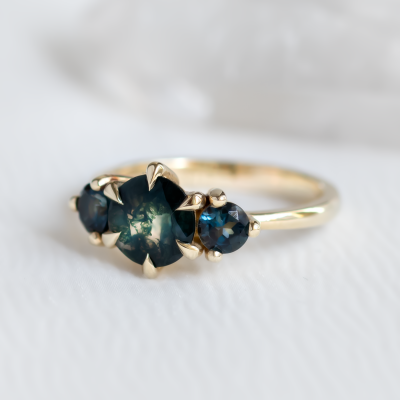 Zlatý prsten s mechovým achátem a modrými topazy SYLT