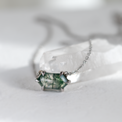 Zlatý náhrdelník s hexagon mechovým achátem VALINOR