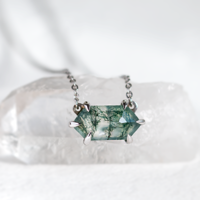 Zlatý náhrdelník s hexagon mechovým achátem VALINOR