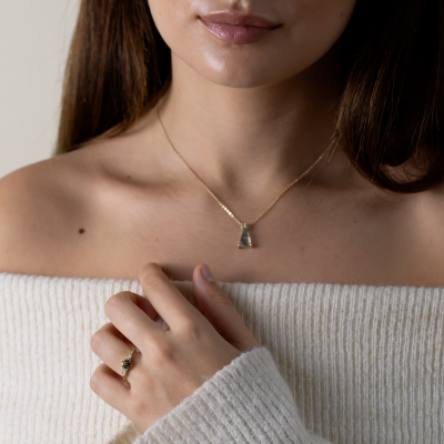 Elegantní zásnubní prsten s přírodním safírem a diamanty MAIDEN